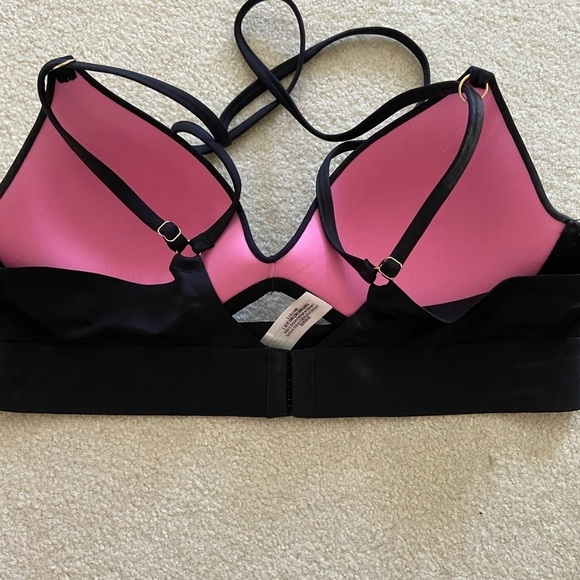 Pink Victoria’s Secret padded bra Bonded size L in black color - Picture 2 of 3